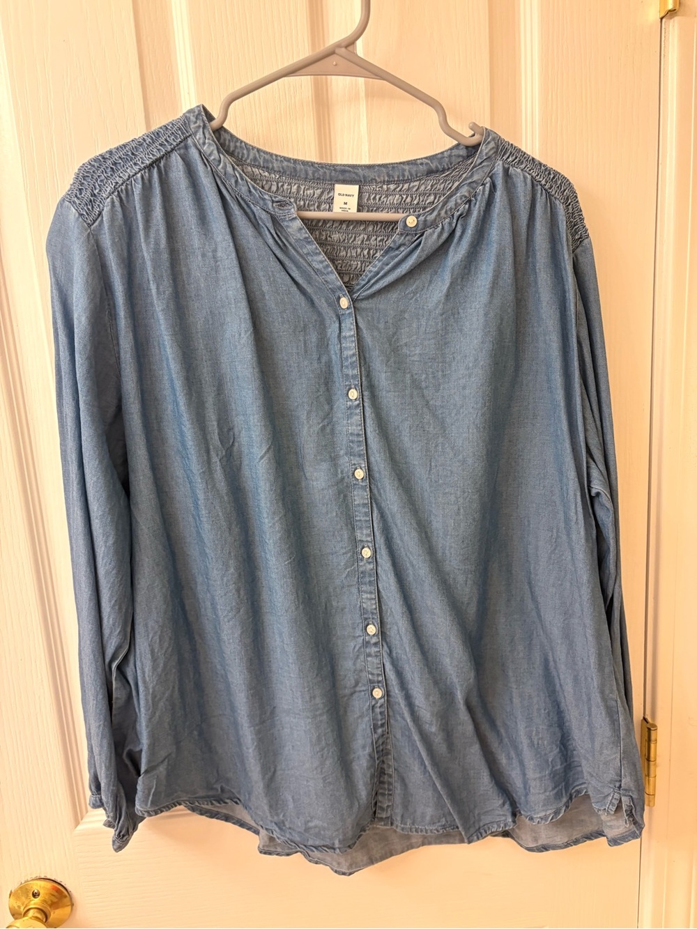 Old Navy Light Blue Chambray Button-Down Blouse